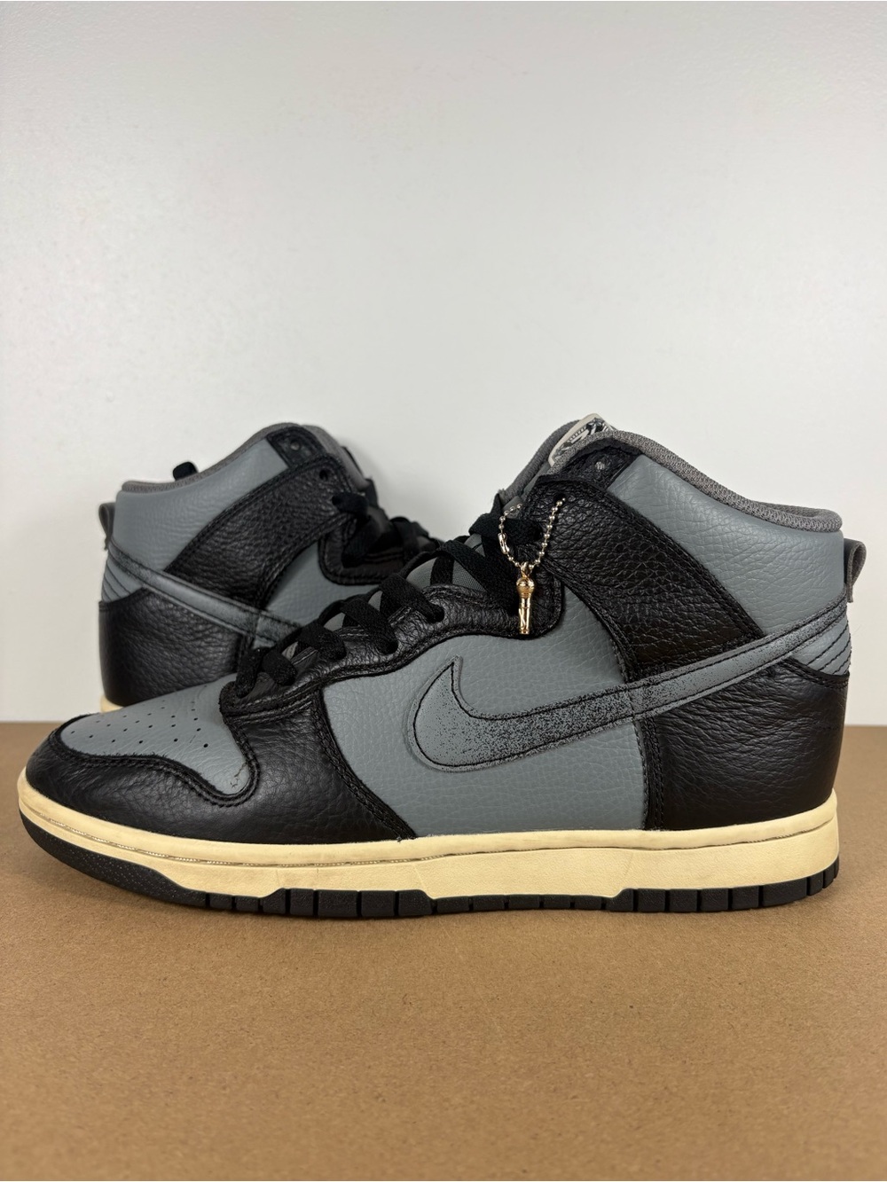 Nike Dunk Hi Retro PRM Men’s High Top Lace-Up Sneaker DV7216-001 2023 (A4)